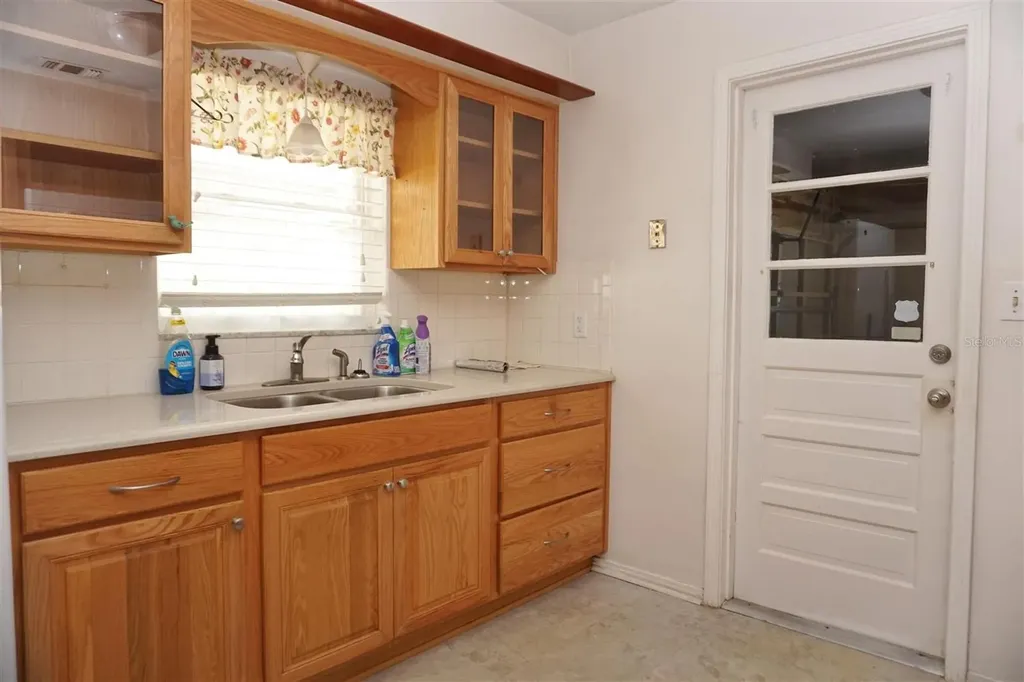 405 S Camellia Avenue Crystal River FL 34429
