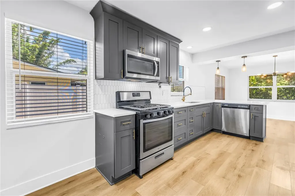 5846 12th Street S St Petersburg FL 33705