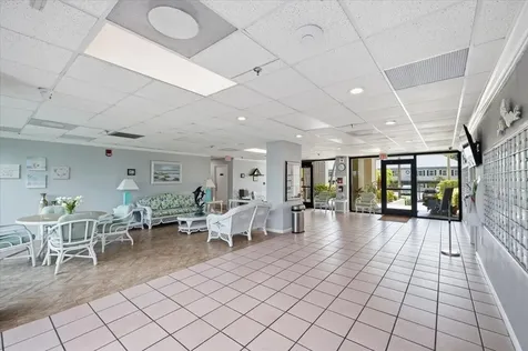 7050 Sunset Drive S St Petersburg FL 33707