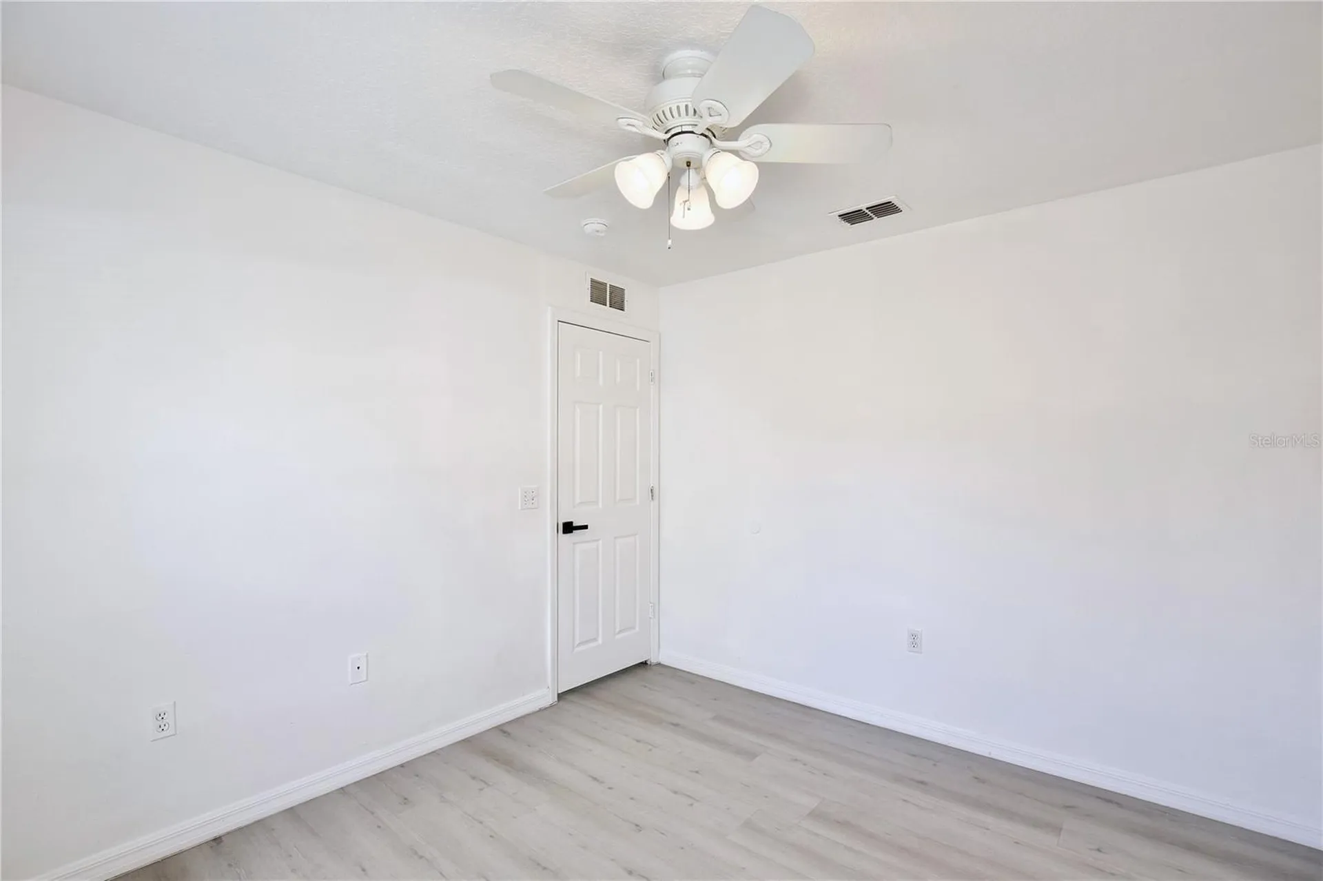 1687 Brewton Circle Deltona FL 32738