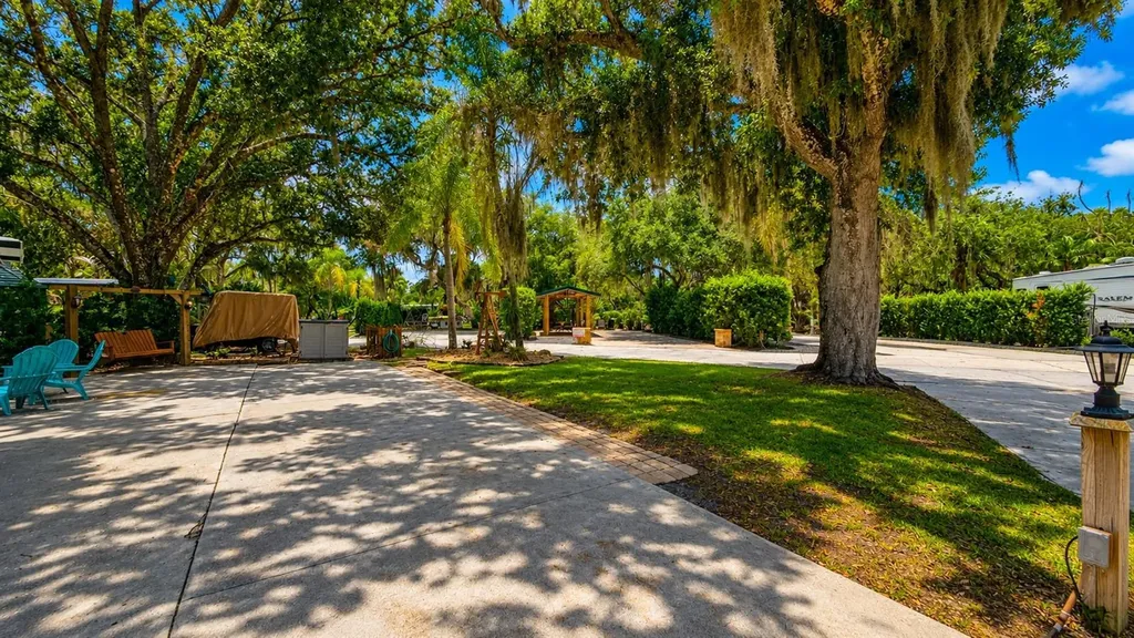 243 Saddle Lane River Ranch FL 33867