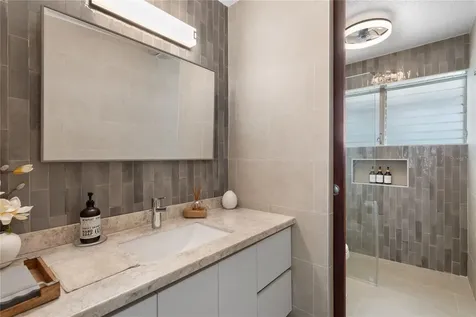 81 Kings Court San Juan PR 00911