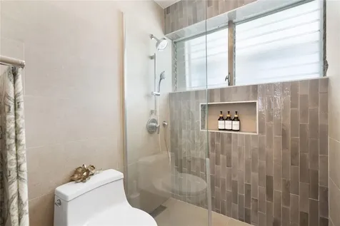 81 Kings Court San Juan PR 00911