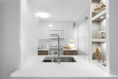 81 Kings Court San Juan PR 00911