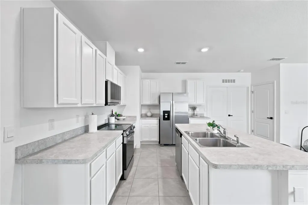 2733 Reddish Egret Bend Harmony FL 34773