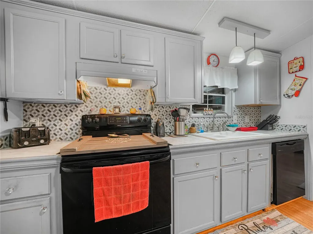 565 Landing Road Kenansville FL 34739