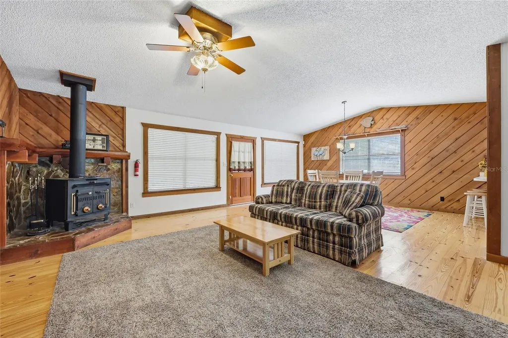 470 SW Santa Fe Drive Fort White FL 32038
