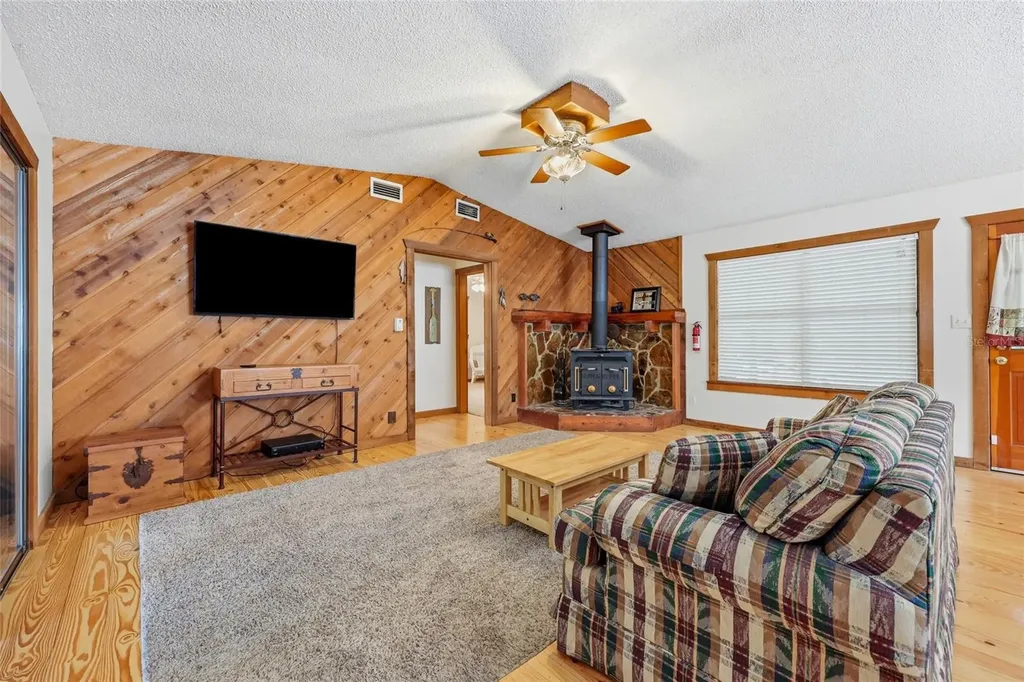 470 SW Santa Fe Drive Fort White FL 32038