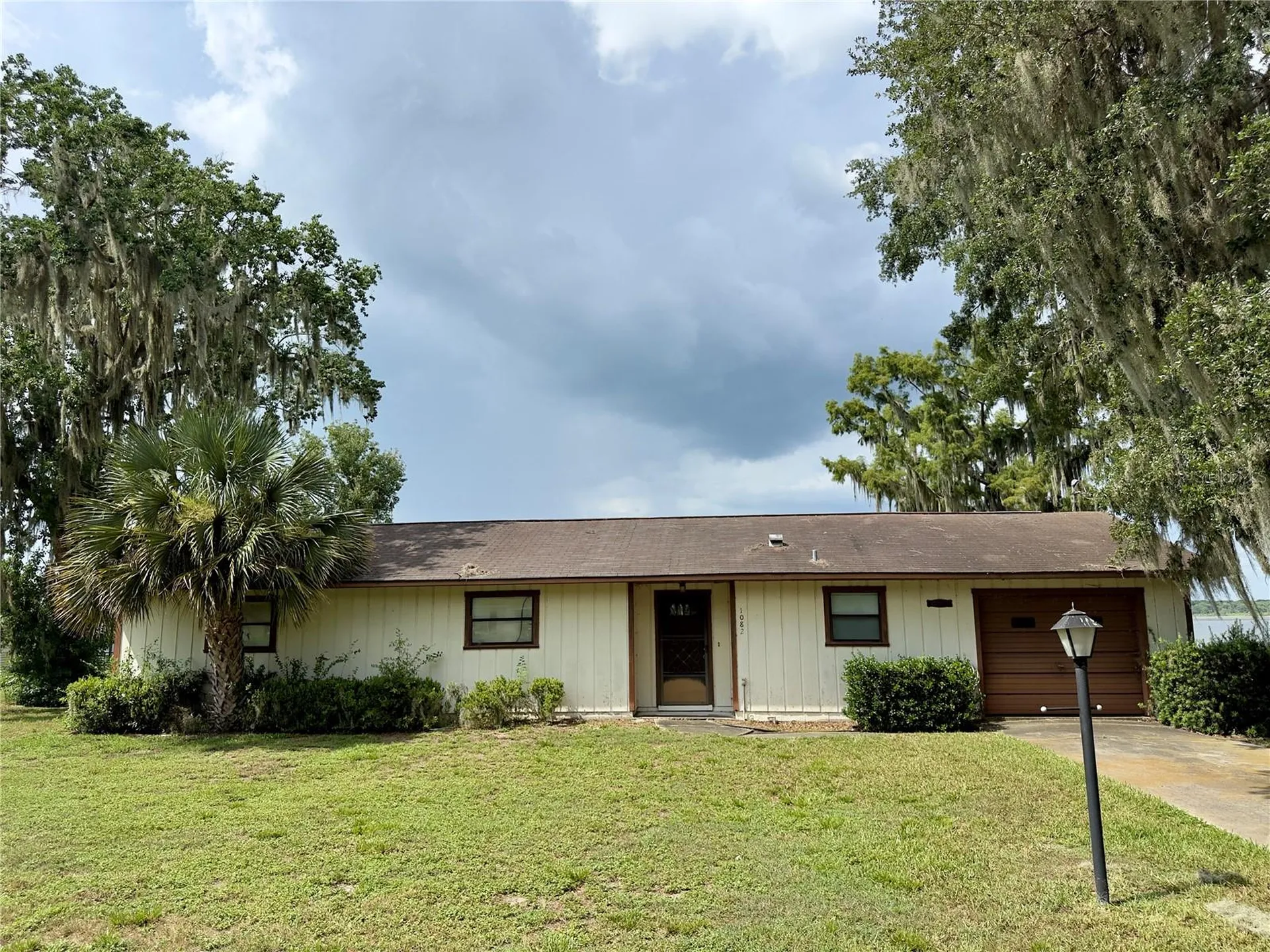 1082 Cr 457 Lake Panasoffkee FL 33538