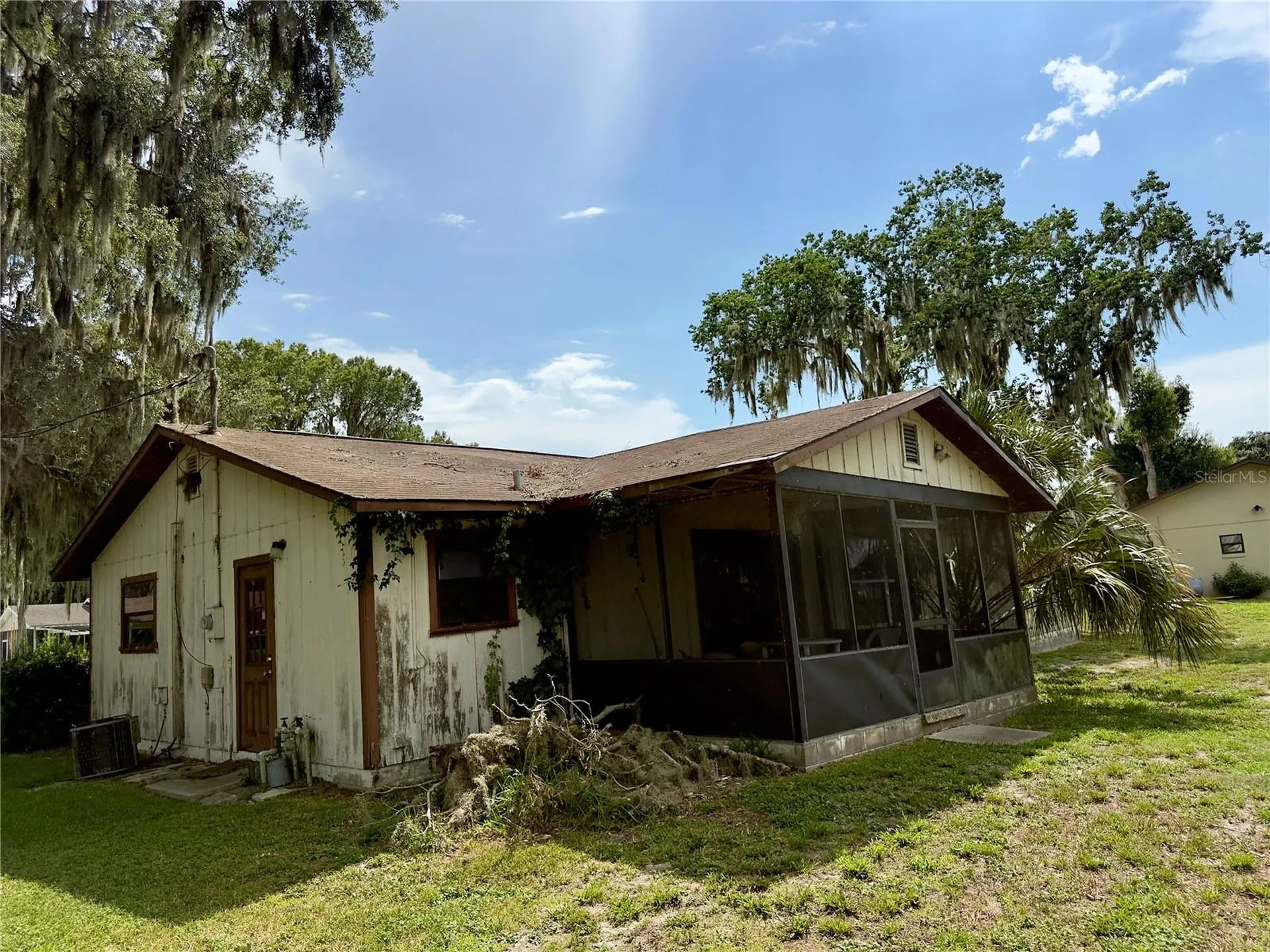 1082 Cr 457 Lake Panasoffkee FL 33538