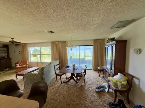 1082 Cr 457 Lake Panasoffkee FL 33538