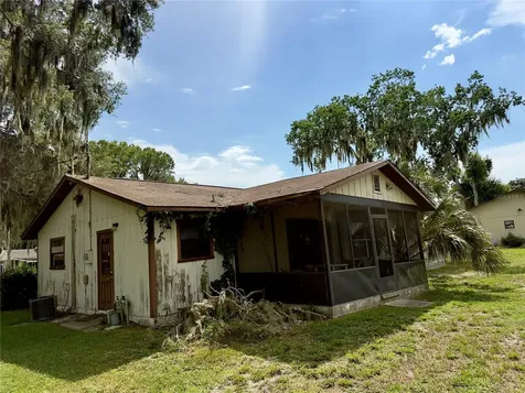 1082 Cr 457 Lake Panasoffkee FL 33538