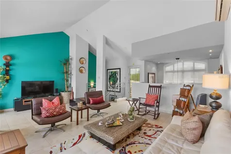 285 Palmas Inn Way Corner SE Humacao PR 00791