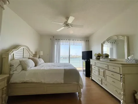 7882 Sailboat Key Boulevard S South Pasadena FL 33707