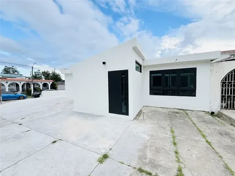 Triplex House Calle 5 D1 Ext. Buso Humacao PR 00791