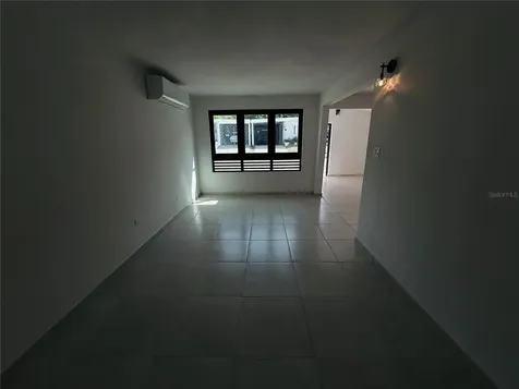Triplex House Calle 5 D1 Ext. Buso Humacao PR 00791