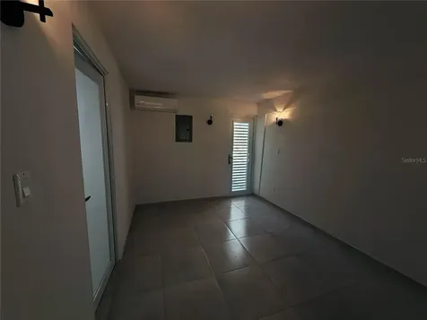 Triplex House Calle 5 D1 Ext. Buso Humacao PR 00791
