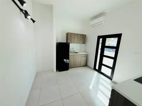 Triplex House Calle 5 D1 Ext. Buso Humacao PR 00791