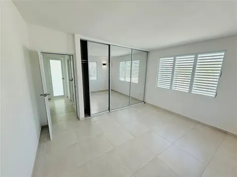Triplex House Calle 5 D1 Ext. Buso Humacao PR 00791