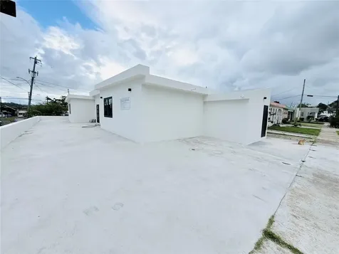 Triplex House Calle 5 D1 Ext. Buso Humacao PR 00791