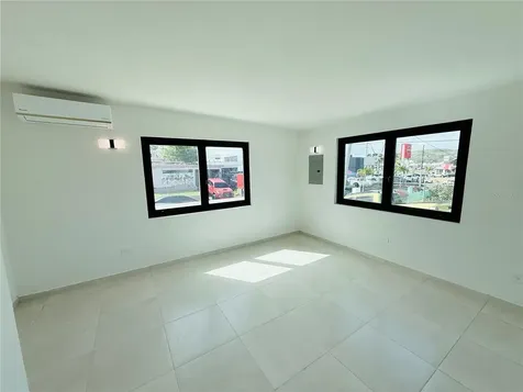 Triplex House Calle 5 D1 Ext. Buso Humacao PR 00791