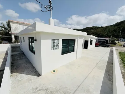 Triplex House Calle 5 D1 Ext. Buso Humacao PR 00791