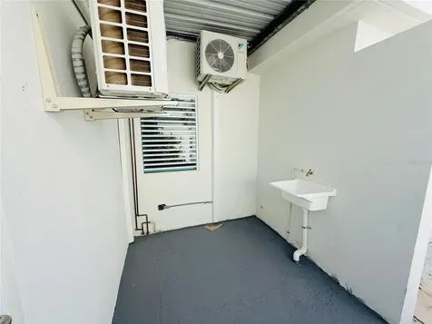 Triplex House Calle 5 D1 Ext. Buso Humacao PR 00791