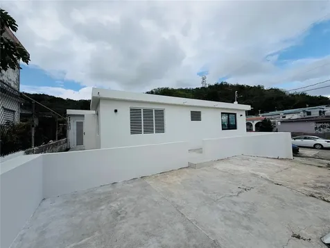 Triplex House Calle 5 D1 Ext. Buso Humacao PR 00791