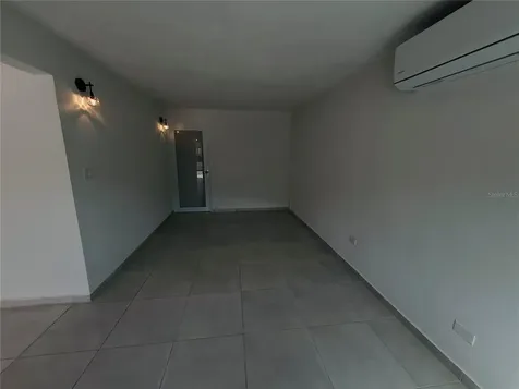 Triplex House Calle 5 D1 Ext. Buso Humacao PR 00791