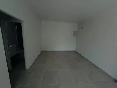 Triplex House Calle 5 D1 Ext. Buso Humacao PR 00791