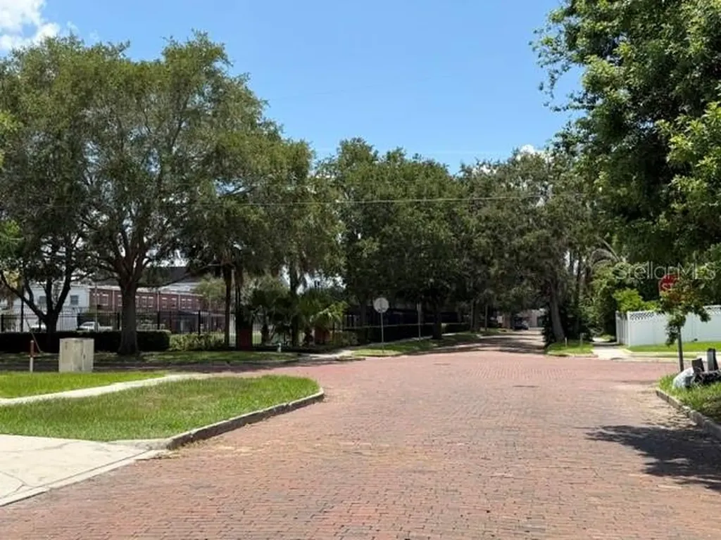 1405 Park Lake Street Orlando FL 32803