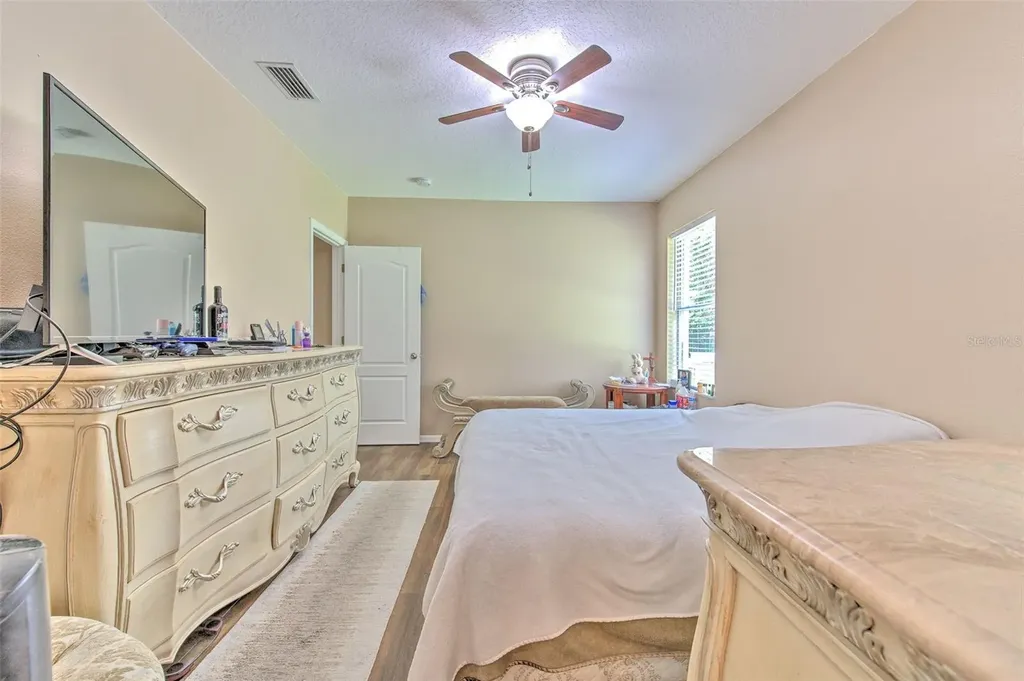 5843 Wrenwater Lithia FL 33547