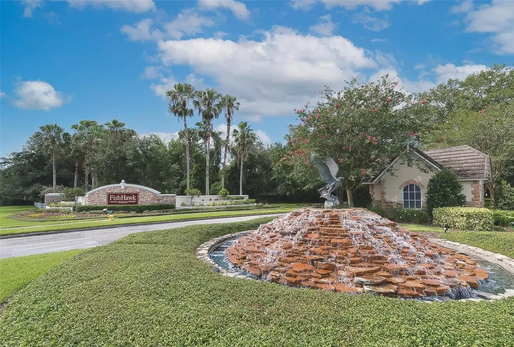 5843 Wrenwater Lithia FL 33547