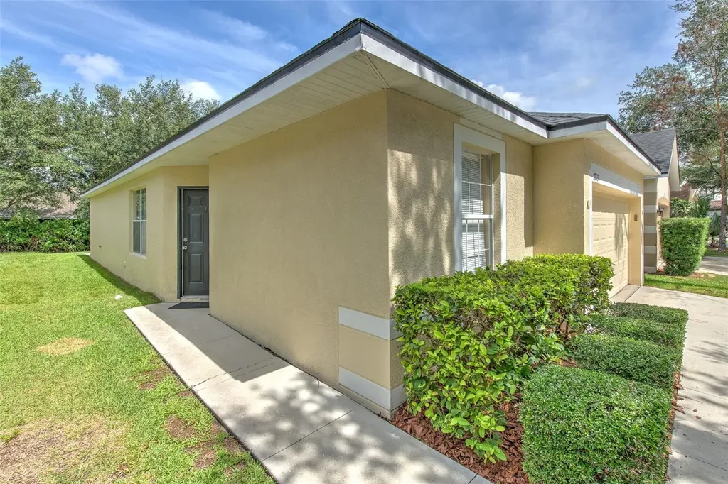 5843 Wrenwater Lithia FL 33547