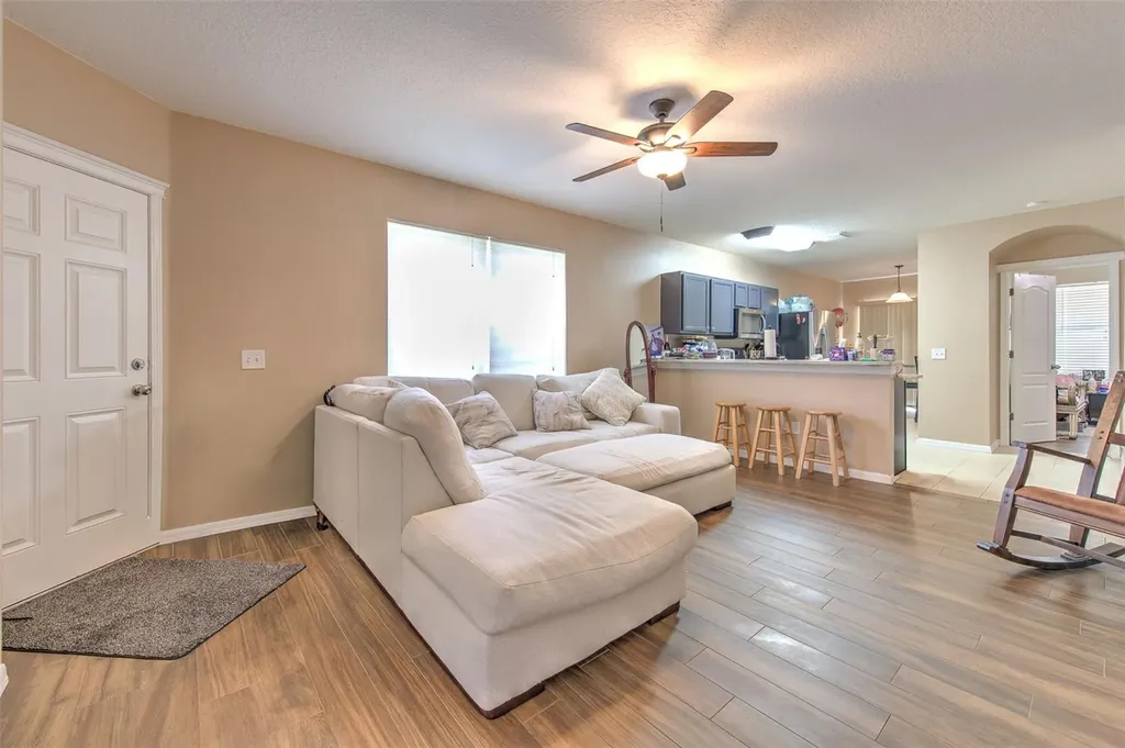 5843 Wrenwater Lithia FL 33547
