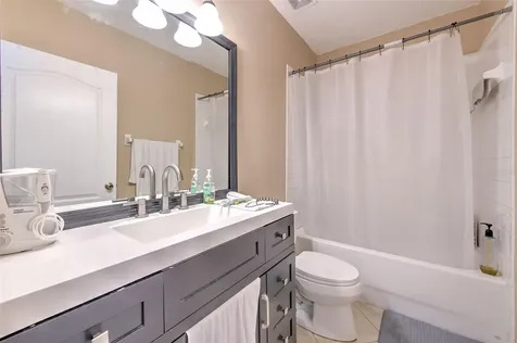 5843 Wrenwater Lithia FL 33547