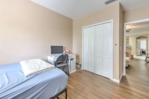 5843 Wrenwater Lithia FL 33547