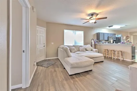 5843 Wrenwater Lithia FL 33547