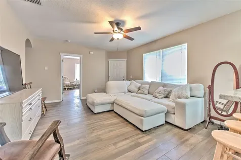 5843 Wrenwater Lithia FL 33547