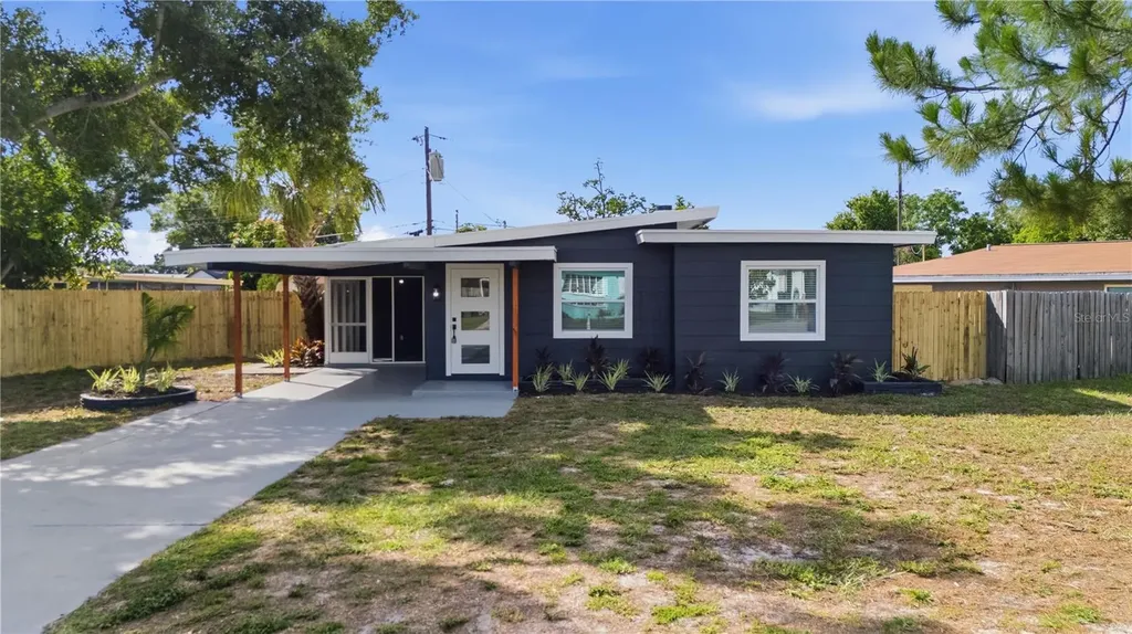 5268 Coral Way N St Petersburg FL 33714