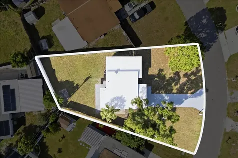 5268 Coral Way N St Petersburg FL 33714