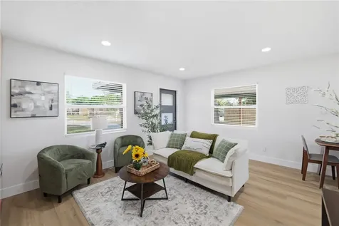 5268 Coral Way N St Petersburg FL 33714