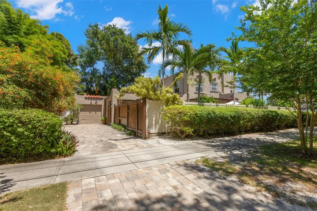 1125 11th Avenue NE St Petersburg FL 33705