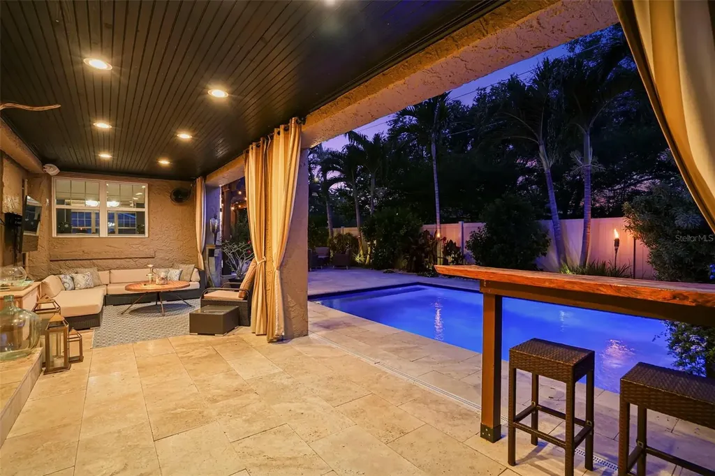 1125 11th Avenue NE St Petersburg FL 33705