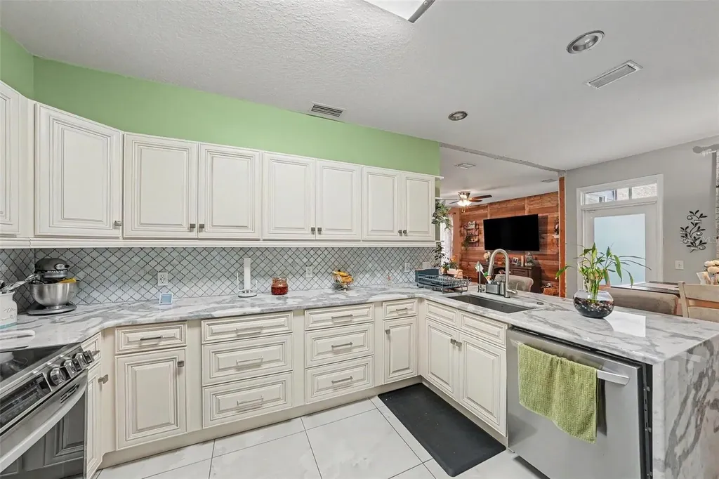 6444 Ashville Drive Zephyrhills FL 33542