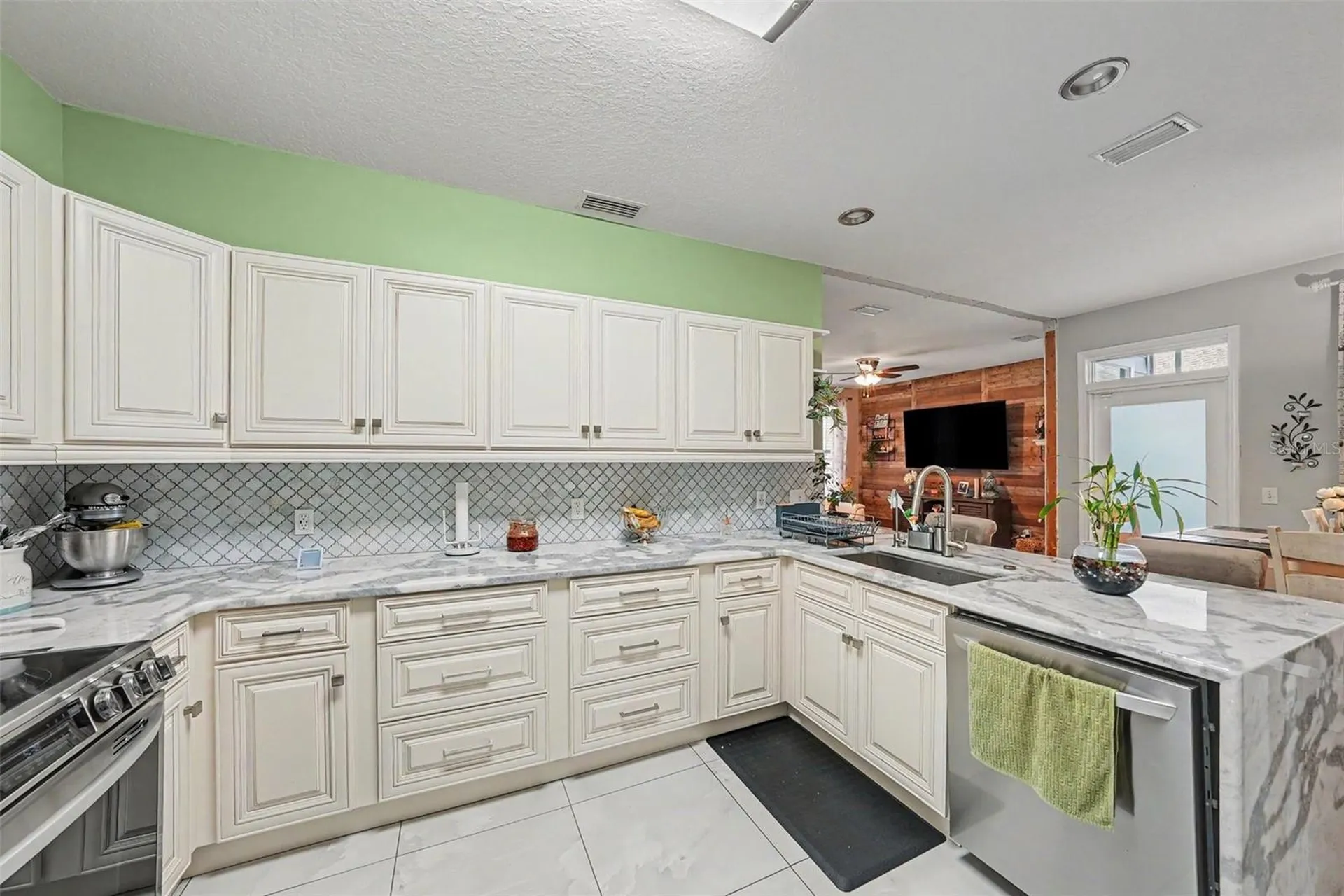 6444 Ashville Drive Zephyrhills FL 33542