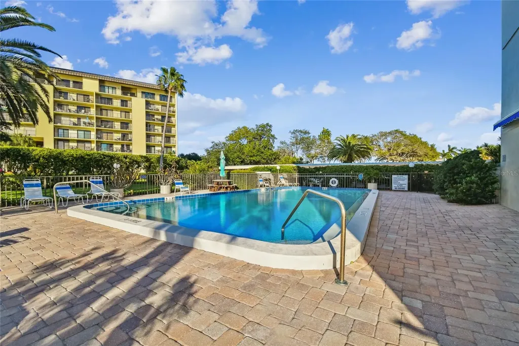 644 Island Way Clearwater FL 33767
