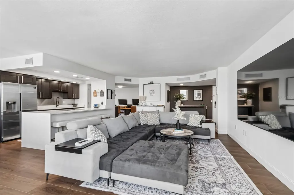 644 Island Way Clearwater FL 33767