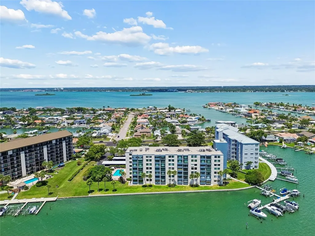 644 Island Way Clearwater FL 33767