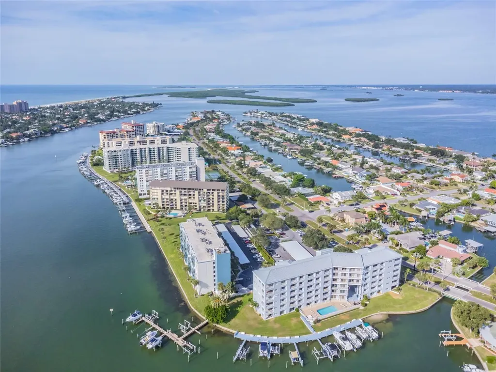 644 Island Way Clearwater FL 33767